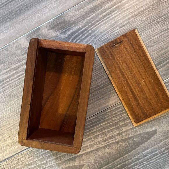 Hand carved floral design small wood box - Picture 4 of 5